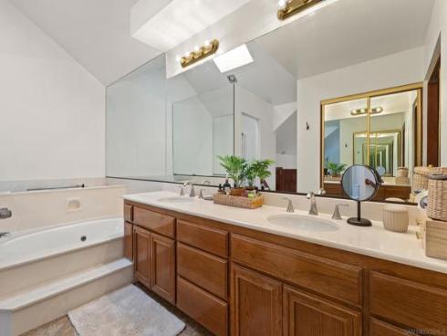 984 S Rim Crest Dr 7 , Anaheim, CA