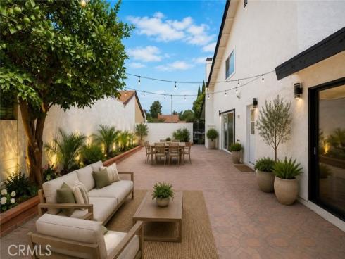 2122 W Chalet  , Anaheim, CA