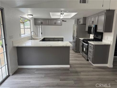 2435 W Broadway , Anaheim, CA
