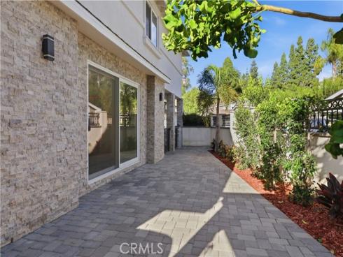 991 S Park Rim Circle, Anaheim, CA