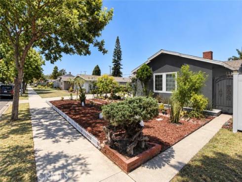 1521 W Crone , Anaheim, CA
