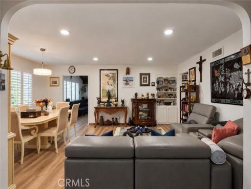 1521 W Crone , Anaheim, CA