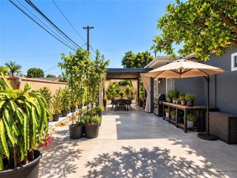 1521 W Crone , Anaheim, CA