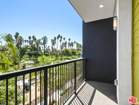 1095 N Harbor Blvd , Anaheim, CA