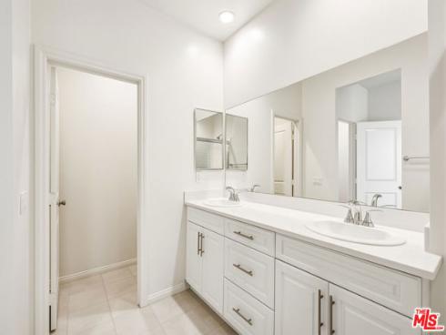 1095 N Harbor Blvd , Anaheim, CA