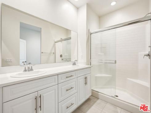 1095 N Harbor Blvd , Anaheim, CA