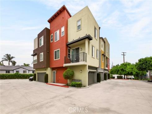 156 N Orange  , Brea, CA