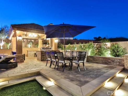 2709  Alamitos   Road, Brea, CA