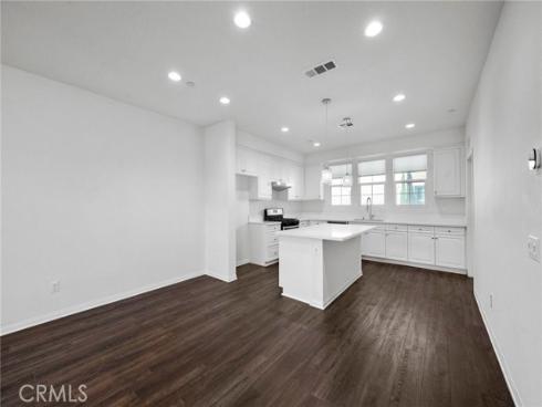 8887  Orangethorpe  , Buena Park, CA