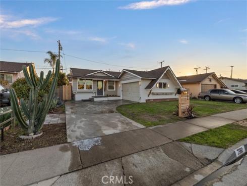 7560  El Escorial  , Buena Park, CA