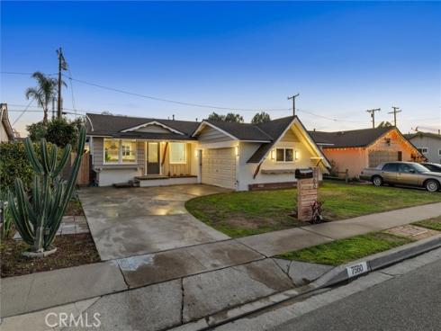 7560  El Escorial  , Buena Park, CA