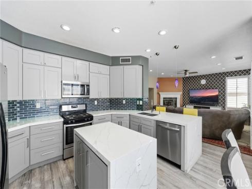 6528  University  , Buena Park, CA