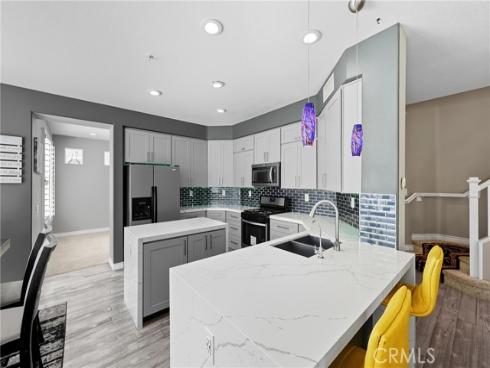 6528  University  , Buena Park, CA