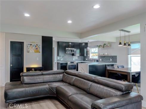 7152  Hidalgo  , Buena Park, CA