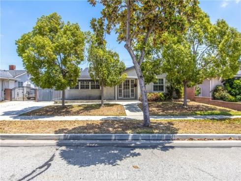 8082 San Heron , Buena Park, CA