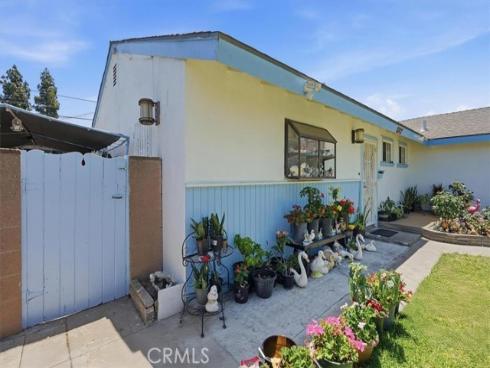 8802 Los Flores , Buena Park, CA