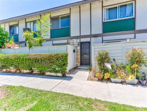 8098 Kerr Green , Buena Park, CA