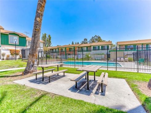 8098 Kerr Green , Buena Park, CA