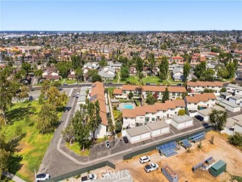 8095 Kerr Green , Buena Park, CA