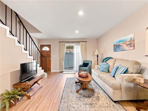 8095 Kerr Green , Buena Park, CA