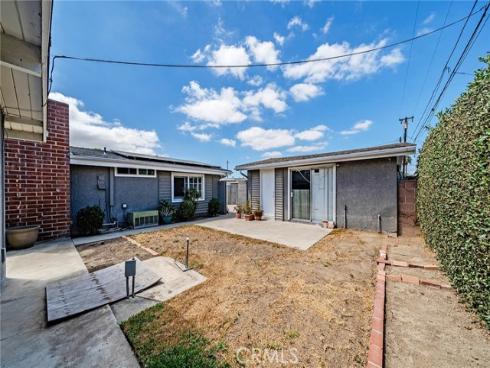 5817 Los Cientos , Buena Park, CA