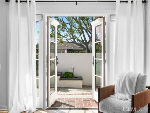 10 Maritime Drive, Corona del Mar, CA