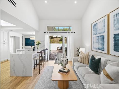 10 Maritime Drive, Corona del Mar, CA