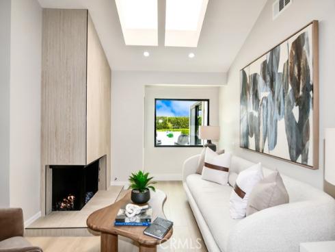 10 White Water Drive, Corona del Mar, CA