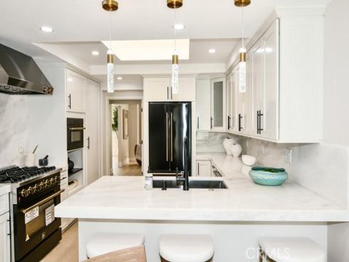 10 White Water Drive, Corona del Mar, CA