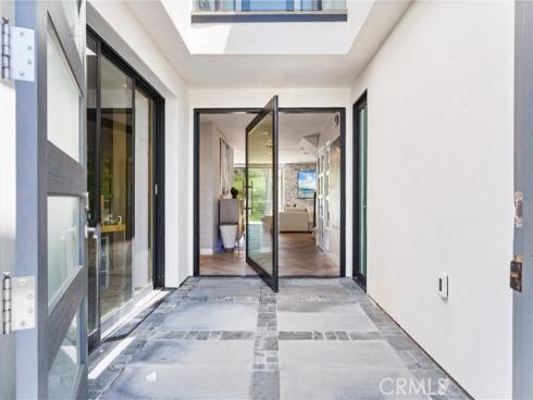 552 Seaward Rd , Corona del Mar, CA