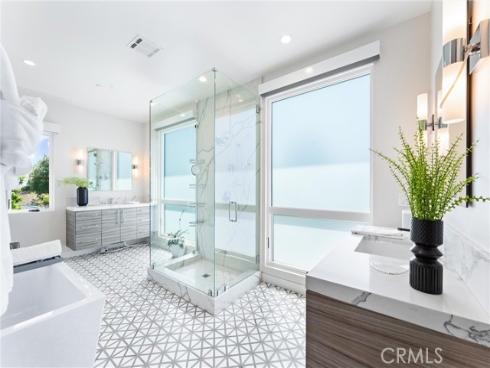 552 Seaward Rd , Corona del Mar, CA