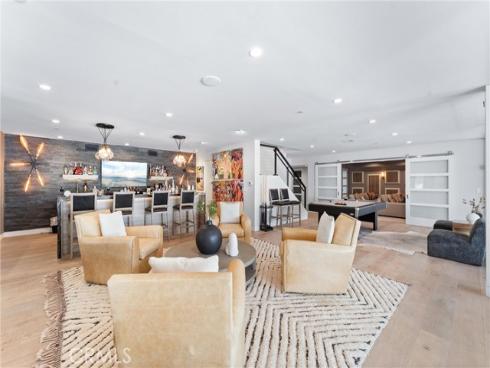 552 Seaward Rd , Corona del Mar, CA