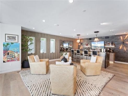 552 Seaward Rd , Corona del Mar, CA