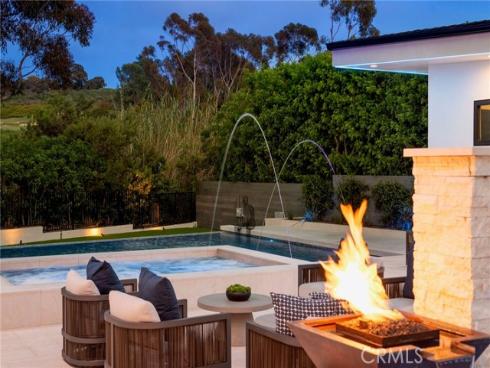 552 Seaward Rd , Corona del Mar, CA