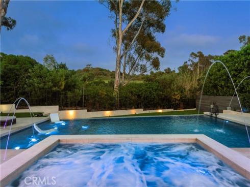 552 Seaward Rd , Corona del Mar, CA