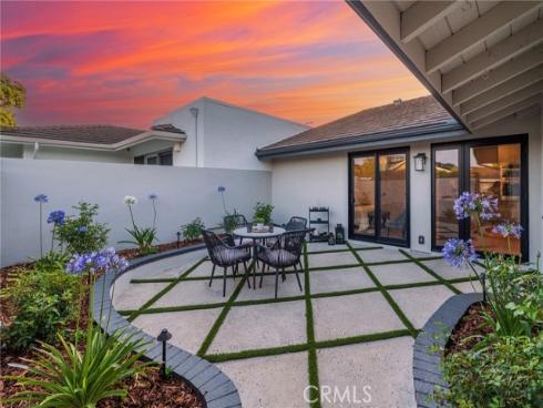 35  Beachcomber   Drive, Corona del Mar, CA