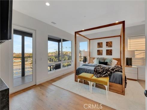 221  Carnation   Avenue, Corona del Mar, CA