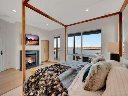 221  Carnation   Avenue, Corona del Mar, CA