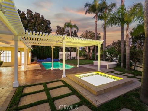 19  Harbor Pointe  , Corona del Mar, CA