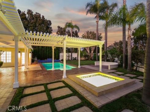 19  Harbor Pointe  , Corona del Mar, CA