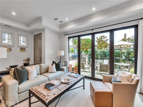 613  Larkspur   Avenue, Corona del Mar, CA