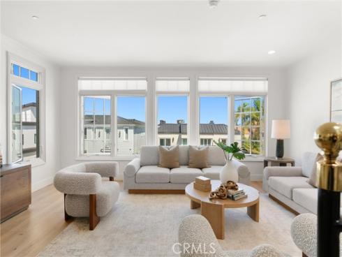 302 Carnation Avenue, Corona del Mar, CA