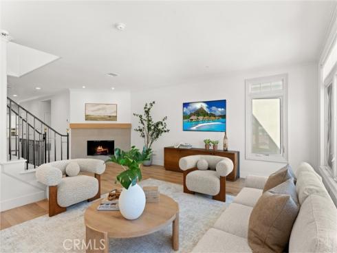 302 Carnation Avenue, Corona del Mar, CA