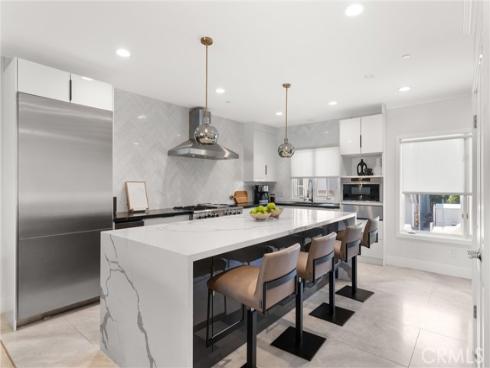 302 Carnation Avenue, Corona del Mar, CA