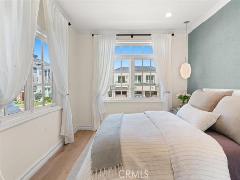 302 Carnation Avenue, Corona del Mar, CA