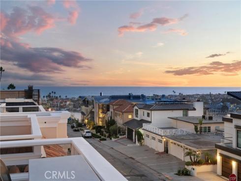 302 Carnation Avenue, Corona del Mar, CA