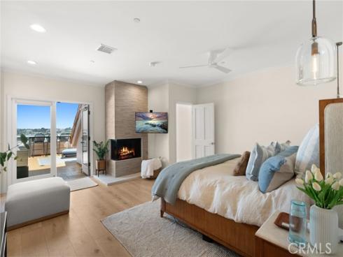 302 Carnation Avenue, Corona del Mar, CA