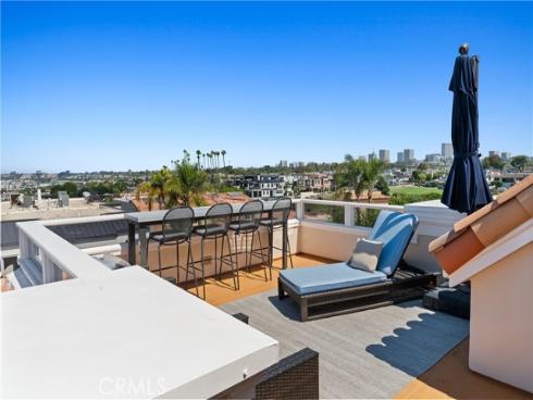 302 Carnation Avenue, Corona del Mar, CA