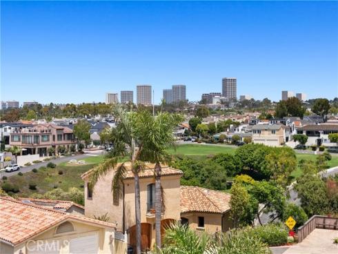302 Carnation Avenue, Corona del Mar, CA