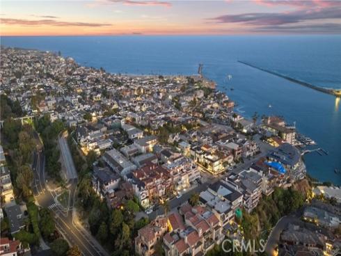 302 Carnation Avenue, Corona del Mar, CA